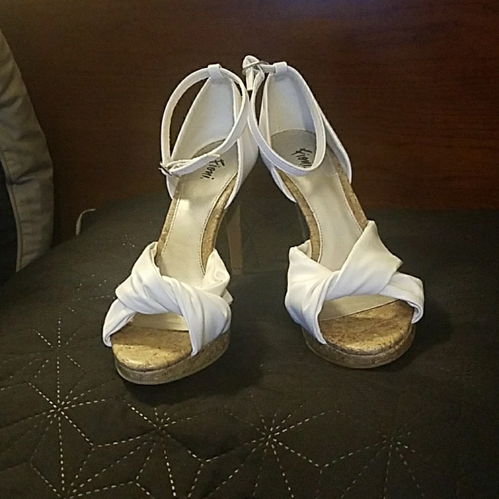 Women's shoes
